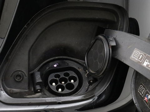 Mercedes-Benz C-Klasse 300e AMG Night | Adaptive cruise | Stoelverwarming | Carplay | Leder/Alcantara | Camera | Burmester Surround | Navigatie | Sfeerverlichting | Digital Cockpit | PHEV | Plug In