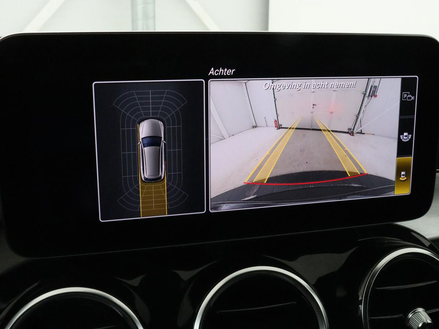 Mercedes-Benz C-Klasse 300e AMG Night | Adaptive cruise | Stoelverwarming | Carplay | Leder/Alcantara | Camera | Burmester Surround | Navigatie | Sfeerverlichting | Digital Cockpit | PHEV | Plug In