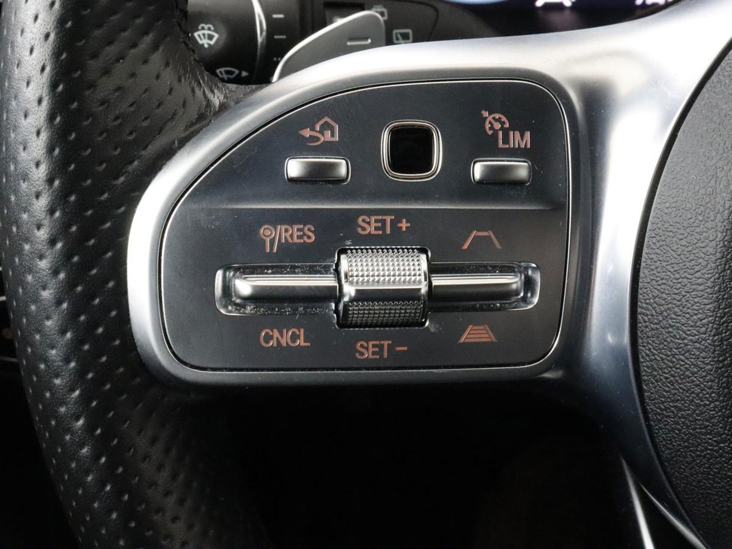 Mercedes-Benz C-Klasse 300e AMG Night | Adaptive cruise | Stoelverwarming | Carplay | Leder/Alcantara | Camera | Burmester Surround | Navigatie | Sfeerverlichting | Digital Cockpit | PHEV | Plug In