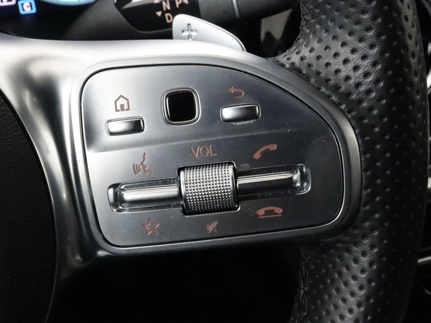 Mercedes-Benz C-Klasse 300e AMG Night | Adaptive cruise | Stoelverwarming | Carplay | Leder/Alcantara | Camera | Burmester Surround | Navigatie | Sfeerverlichting | Digital Cockpit | PHEV | Plug In