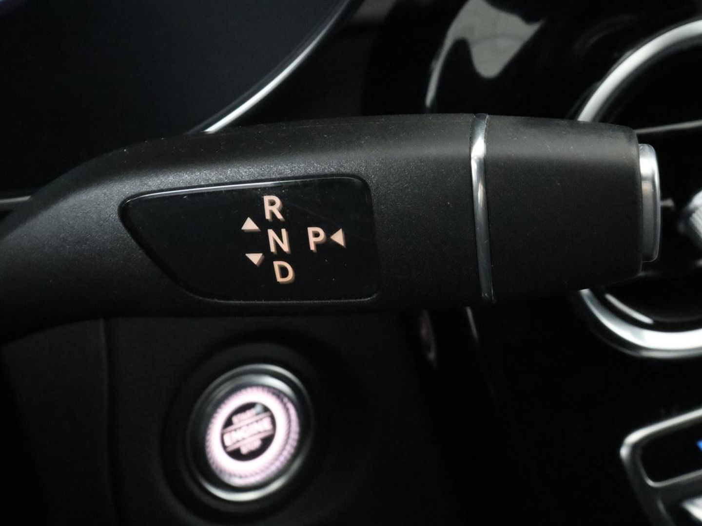 Mercedes-Benz C-Klasse 300e AMG Night | Adaptive cruise | Stoelverwarming | Carplay | Leder/Alcantara | Camera | Burmester Surround | Navigatie | Sfeerverlichting | Digital Cockpit | PHEV | Plug In