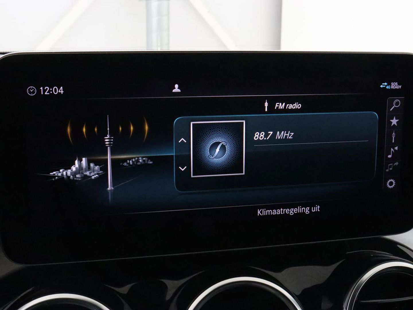 Mercedes-Benz C-Klasse 300e AMG Night | Adaptive cruise | Stoelverwarming | Carplay | Leder/Alcantara | Camera | Burmester Surround | Navigatie | Sfeerverlichting | Digital Cockpit | PHEV | Plug In