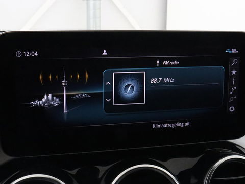 Mercedes-Benz C-Klasse 300e AMG Night | Adaptive cruise | Stoelverwarming | Carplay | Leder/Alcantara | Camera | Burmester Surround | Navigatie | Sfeerverlichting | Digital Cockpit | PHEV | Plug In