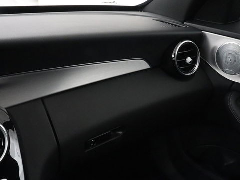 Mercedes-Benz C-Klasse 300e AMG Night | Adaptive cruise | Stoelverwarming | Carplay | Leder/Alcantara | Camera | Burmester Surround | Navigatie | Sfeerverlichting | Digital Cockpit | PHEV | Plug In
