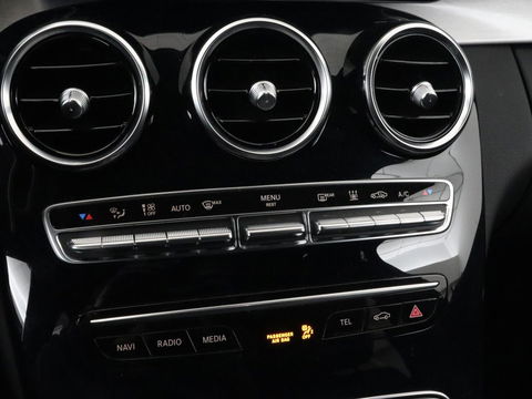 Mercedes-Benz C-Klasse 300e AMG Night | Adaptive cruise | Stoelverwarming | Carplay | Leder/Alcantara | Camera | Burmester Surround | Navigatie | Sfeerverlichting | Digital Cockpit | PHEV | Plug In