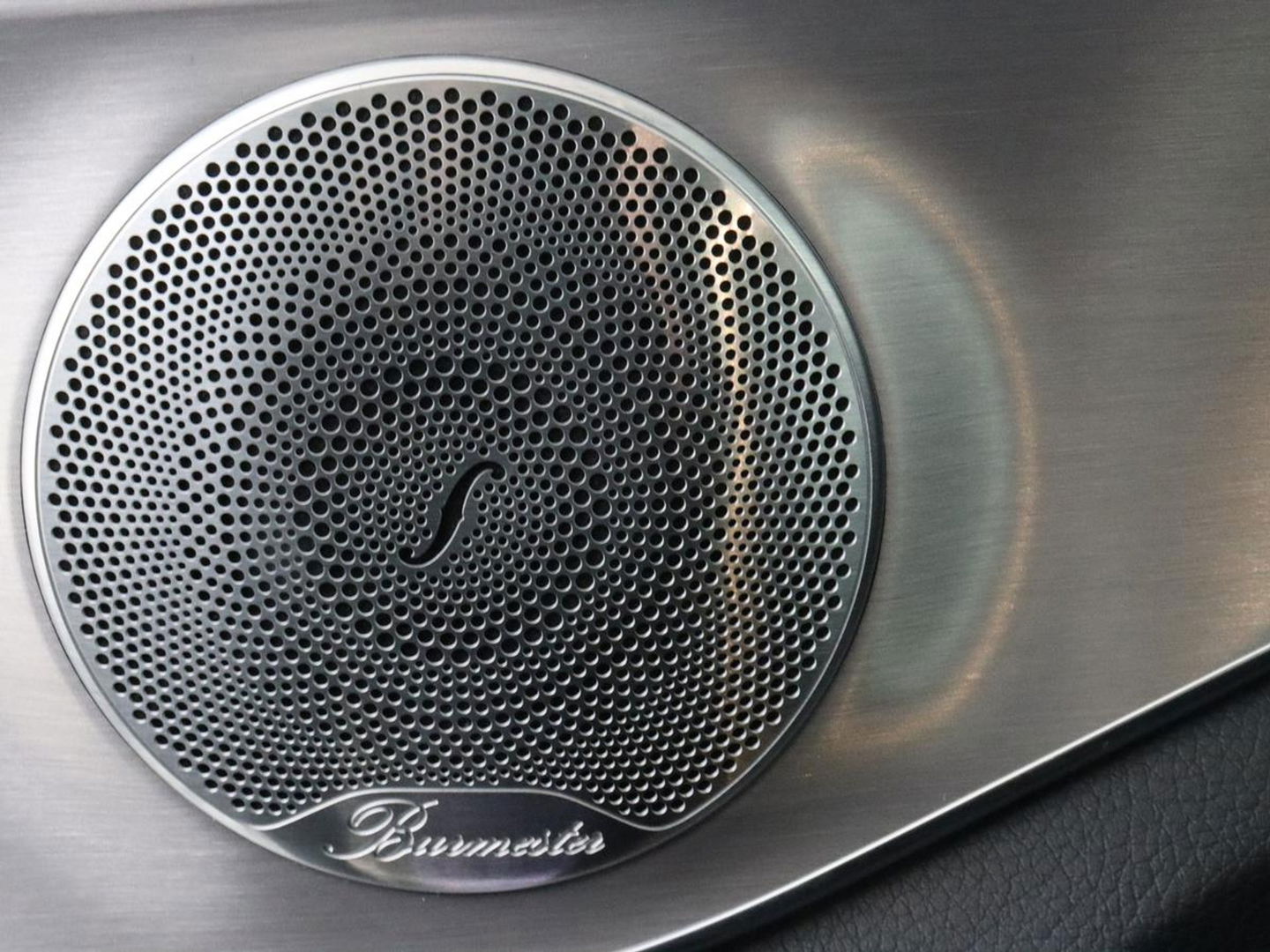 Mercedes-Benz C-Klasse 300e AMG Night | Adaptive cruise | Stoelverwarming | Carplay | Leder/Alcantara | Camera | Burmester Surround | Navigatie | Sfeerverlichting | Digital Cockpit | PHEV | Plug In