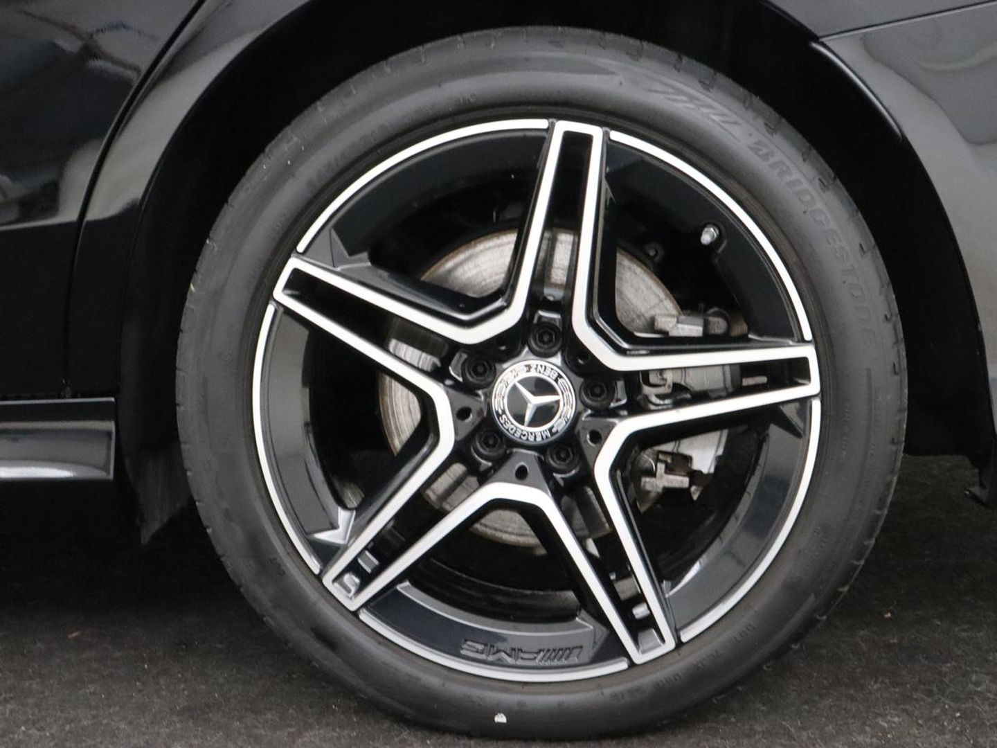 Mercedes-Benz C-Klasse 300e AMG Night | Adaptive cruise | Stoelverwarming | Carplay | Leder/Alcantara | Camera | Burmester Surround | Navigatie | Sfeerverlichting | Digital Cockpit | PHEV | Plug In