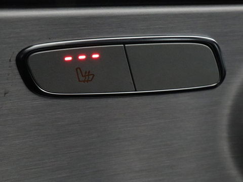 Mercedes-Benz C-Klasse 300e AMG Night | Adaptive cruise | Stoelverwarming | Carplay | Leder/Alcantara | Camera | Burmester Surround | Navigatie | Sfeerverlichting | Digital Cockpit | PHEV | Plug In