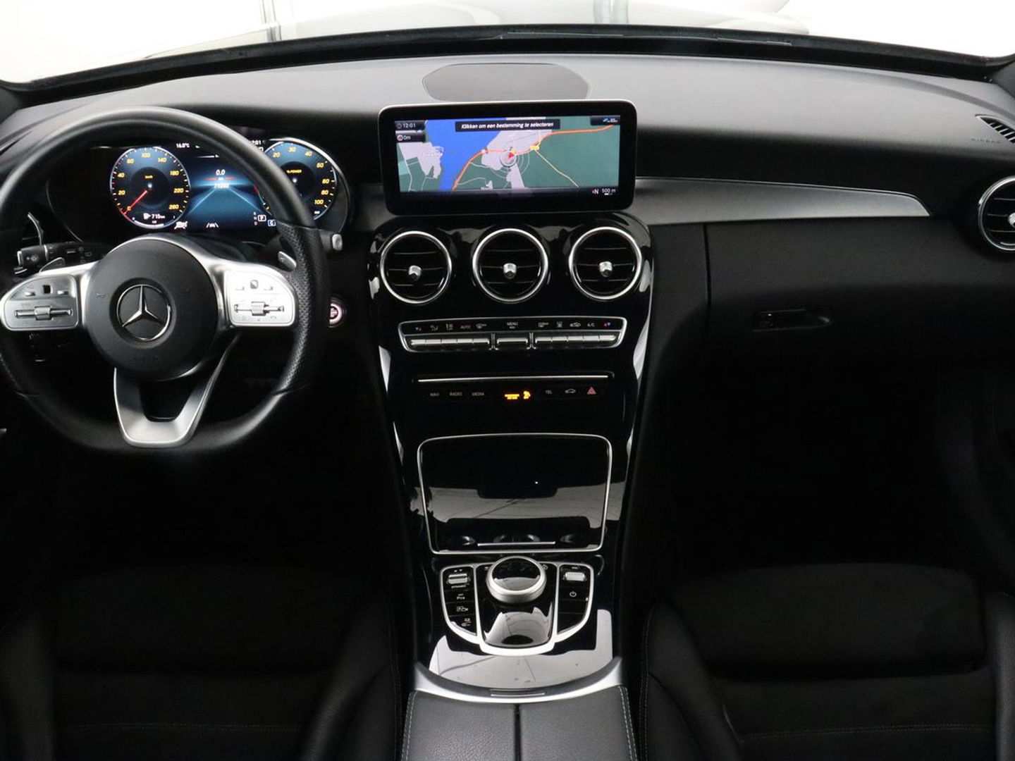 Mercedes-Benz C-Klasse 300e AMG Night | Adaptive cruise | Stoelverwarming | Carplay | Leder/Alcantara | Camera | Burmester Surround | Navigatie | Sfeerverlichting | Digital Cockpit | PHEV | Plug In