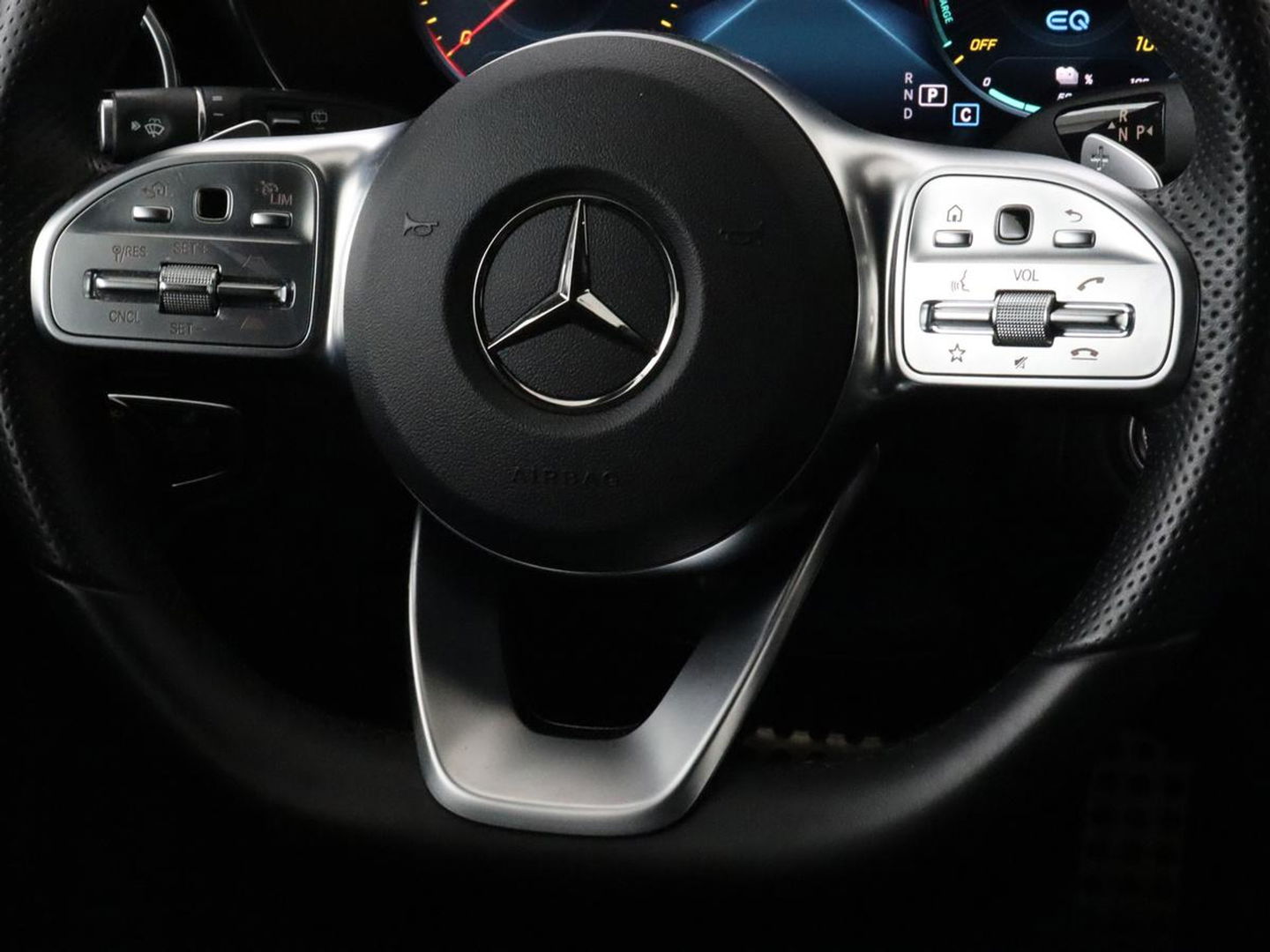 Mercedes-Benz C-Klasse 300e AMG Night | Adaptive cruise | Stoelverwarming | Carplay | Leder/Alcantara | Camera | Burmester Surround | Navigatie | Sfeerverlichting | Digital Cockpit | PHEV | Plug In