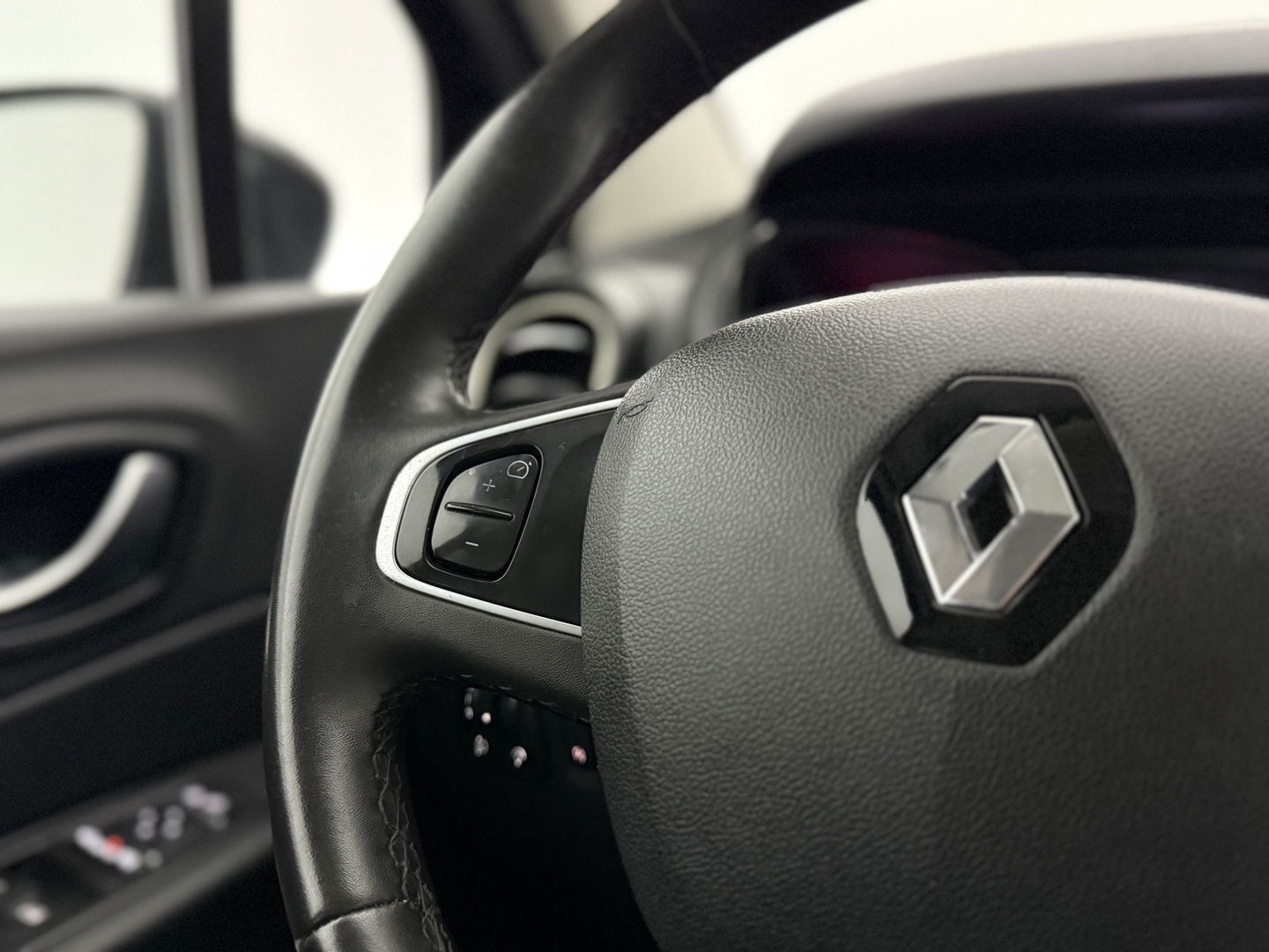 Renault Captur 0.9 TCe Limited | Clima | Cruise | LED | Keyless | Parkeersens.