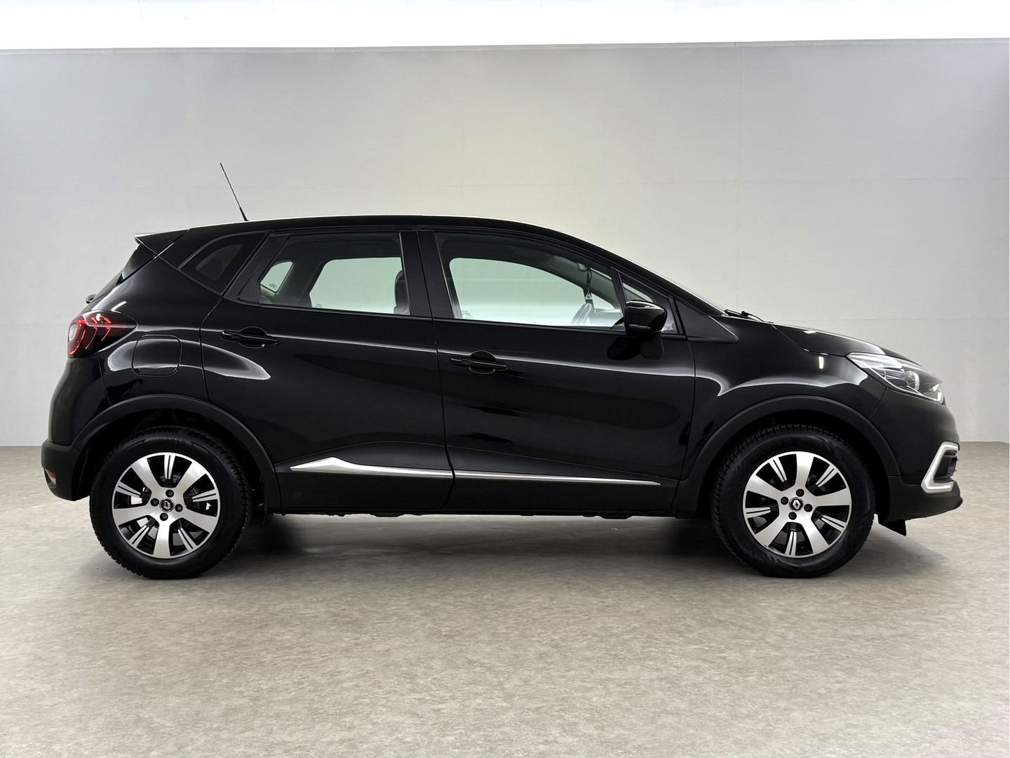 Renault Captur 0.9 TCe Limited | Clima | Cruise | LED | Keyless | Parkeersens.