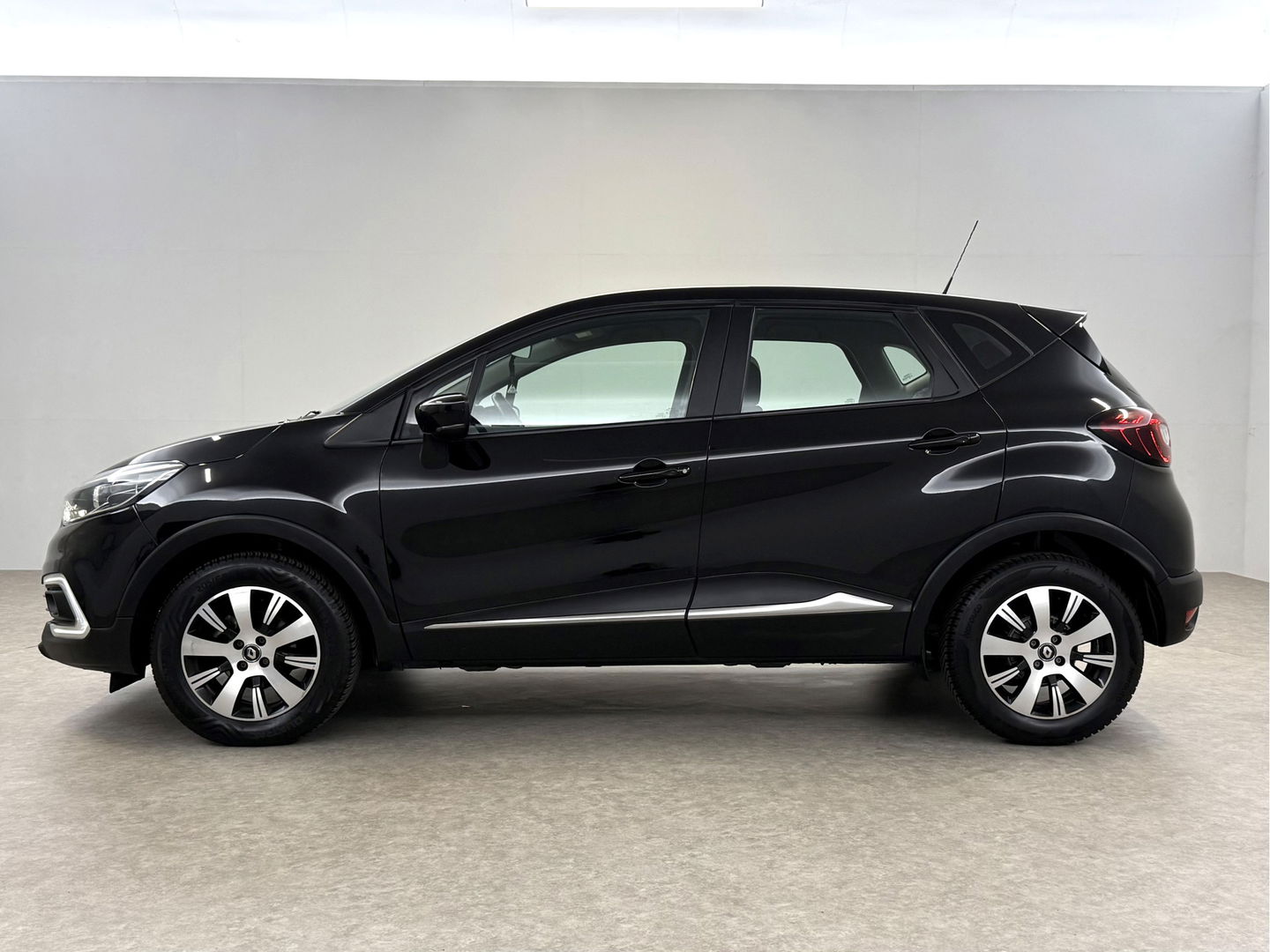 Renault Captur 0.9 TCe Limited | Clima | Cruise | LED | Keyless | Parkeersens.