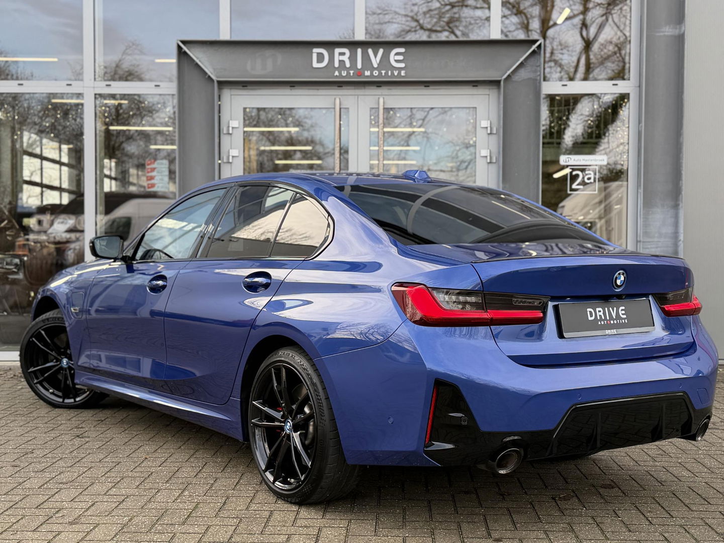 BMW 3-serie 320e High Ex. M-Sport Pro |M-Seats|Memory|Ad. M onderstel|19"|Cam|HiFi