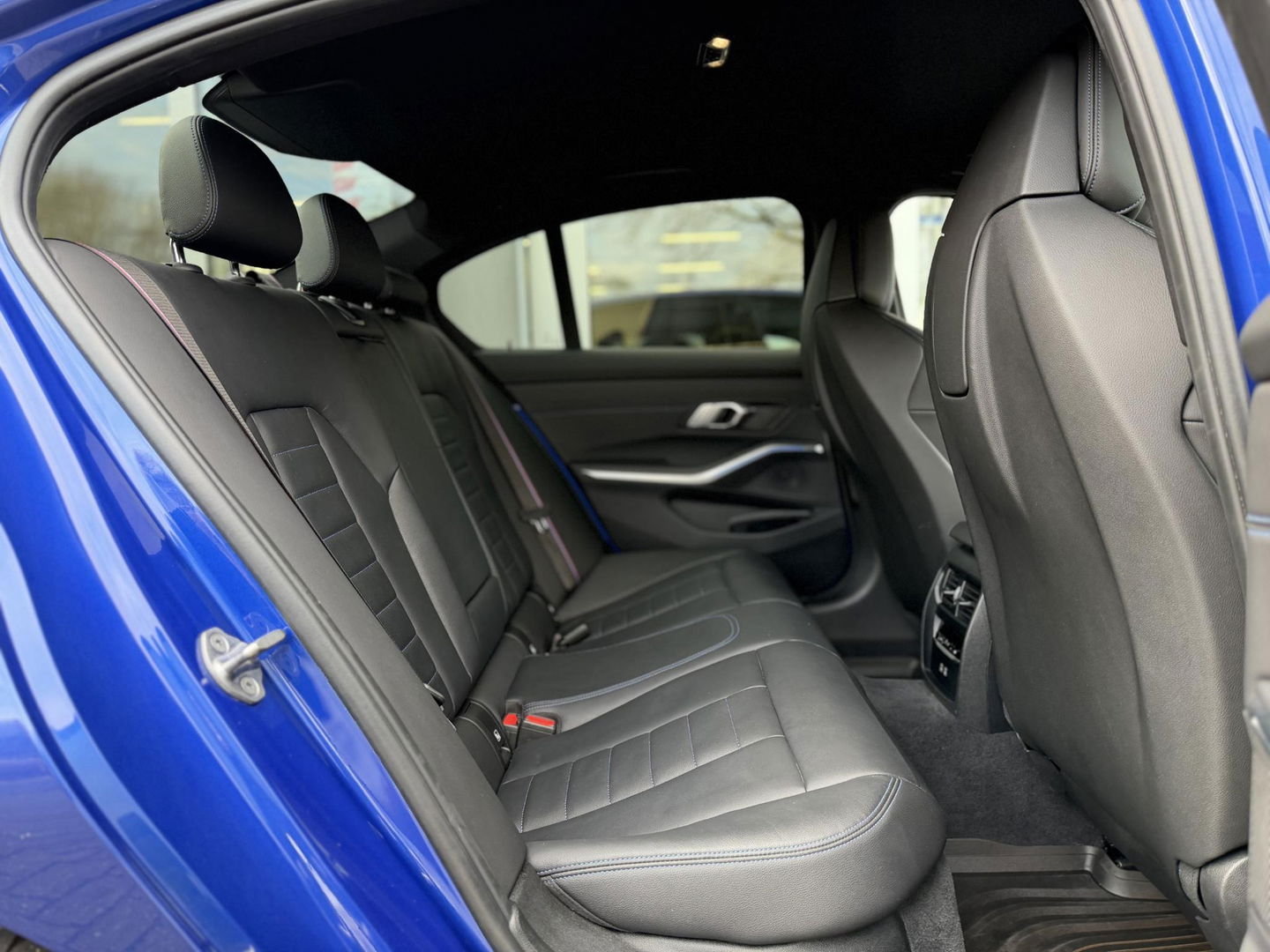 BMW 3-serie 320e High Ex. M-Sport Pro |M-Seats|Memory|Ad. M onderstel|19"|Cam|HiFi