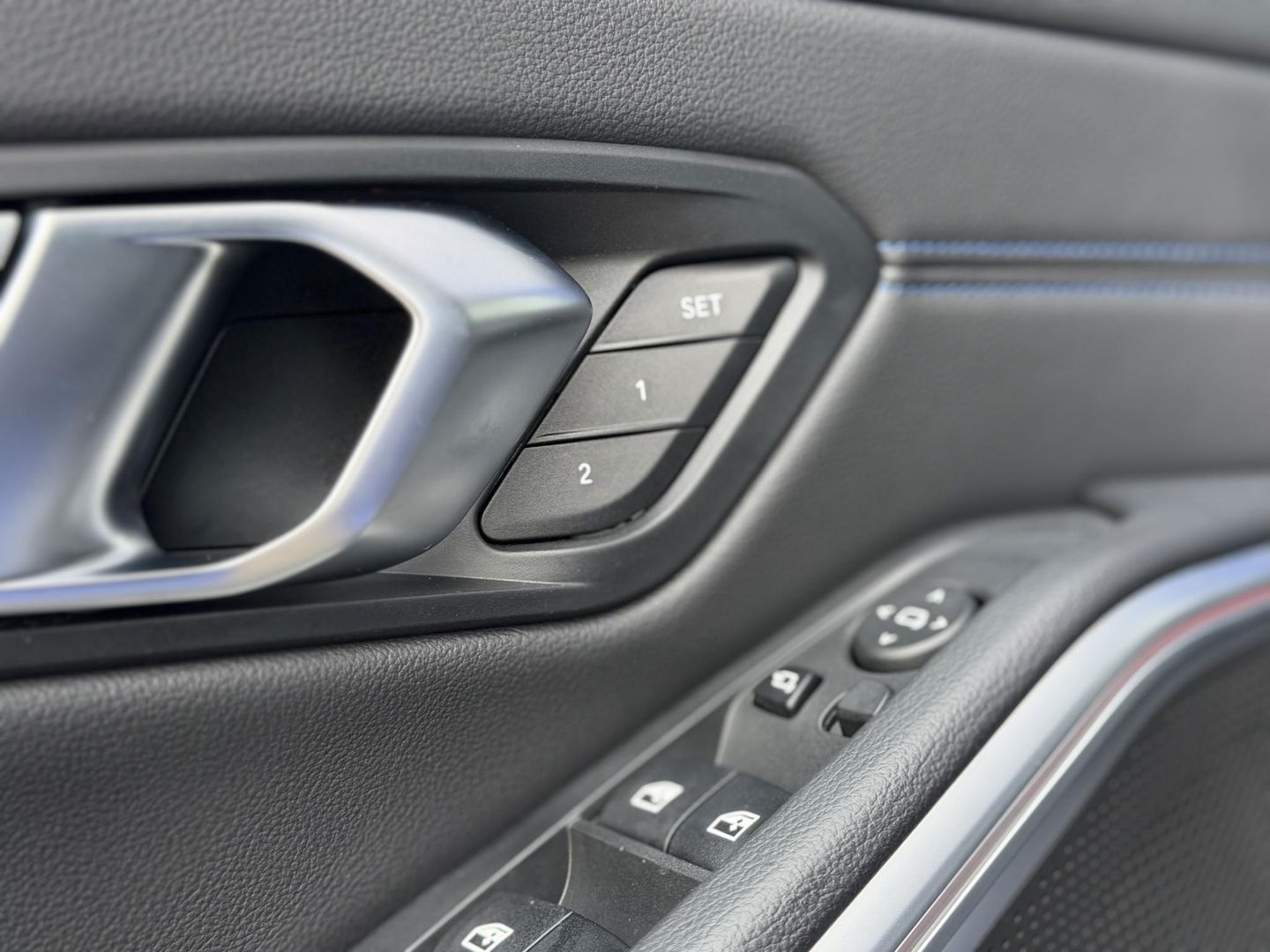 BMW 3-serie 320e High Ex. M-Sport Pro |M-Seats|Memory|Ad. M onderstel|19"|Cam|HiFi