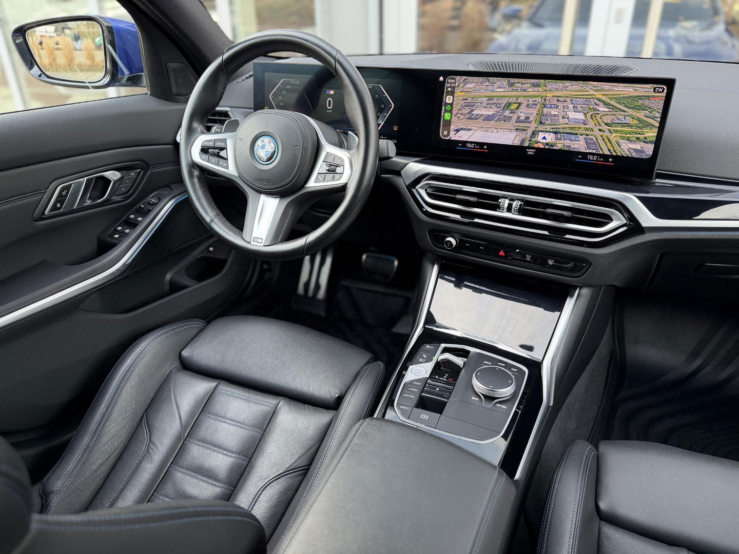 BMW 3-serie 320e High Ex. M-Sport Pro |M-Seats|Memory|Ad. M onderstel|19"|Cam|HiFi