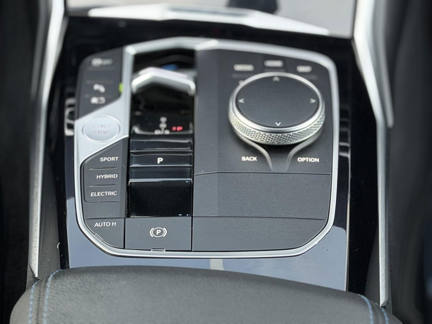 BMW 3-serie 320e High Ex. M-Sport Pro |M-Seats|Memory|Ad. M onderstel|19"|Cam|HiFi