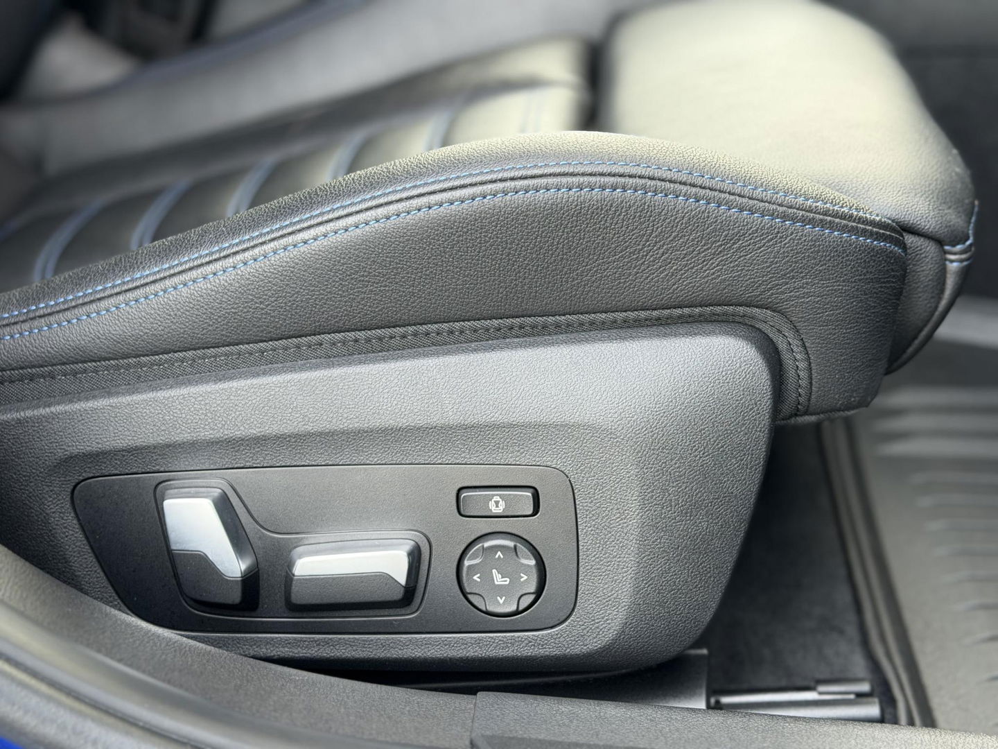 BMW 3-serie 320e High Ex. M-Sport Pro |M-Seats|Memory|Ad. M onderstel|19"|Cam|HiFi