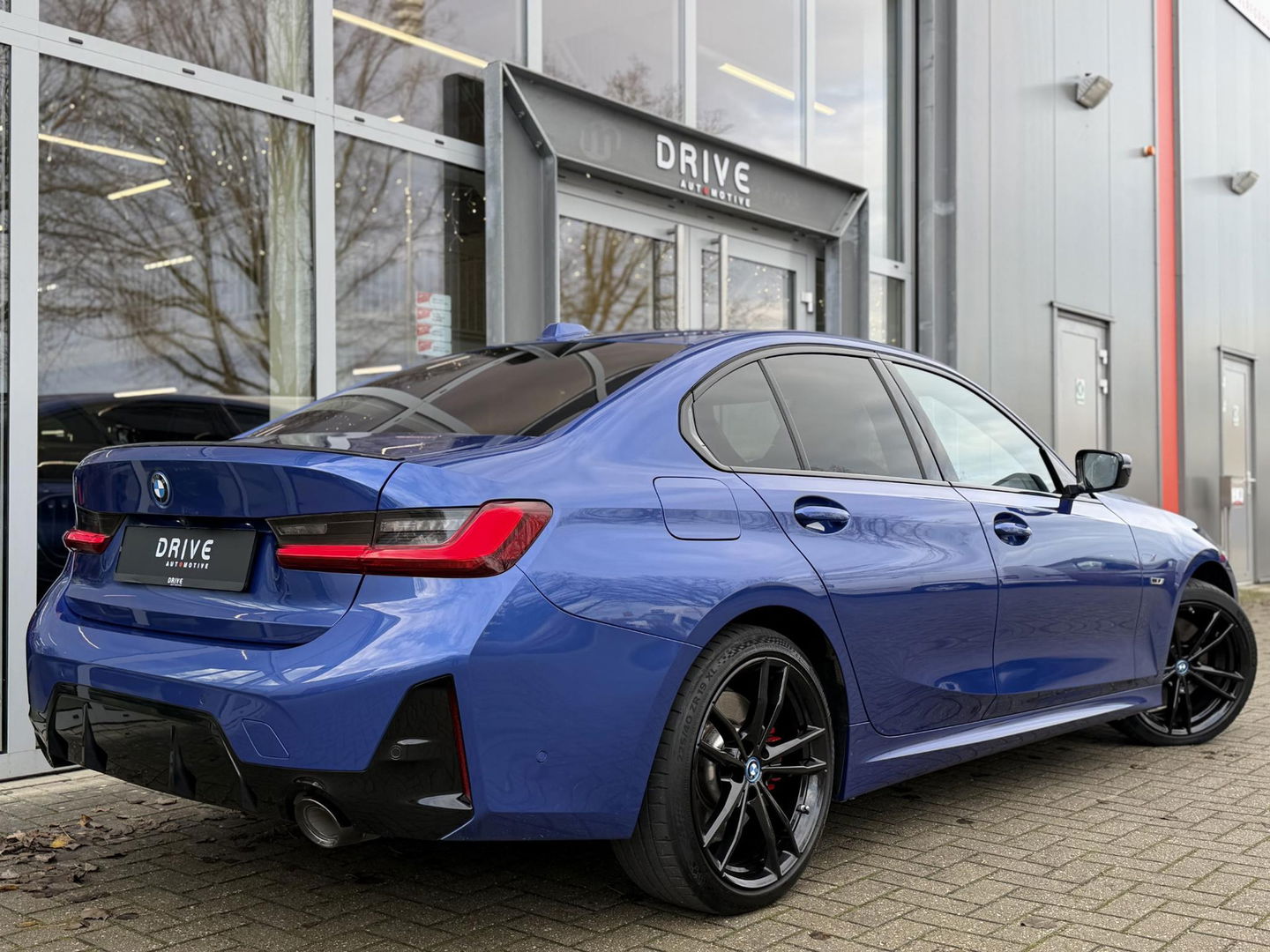 BMW 3-serie 320e High Ex. M-Sport Pro |M-Seats|Memory|Ad. M onderstel|19"|Cam|HiFi