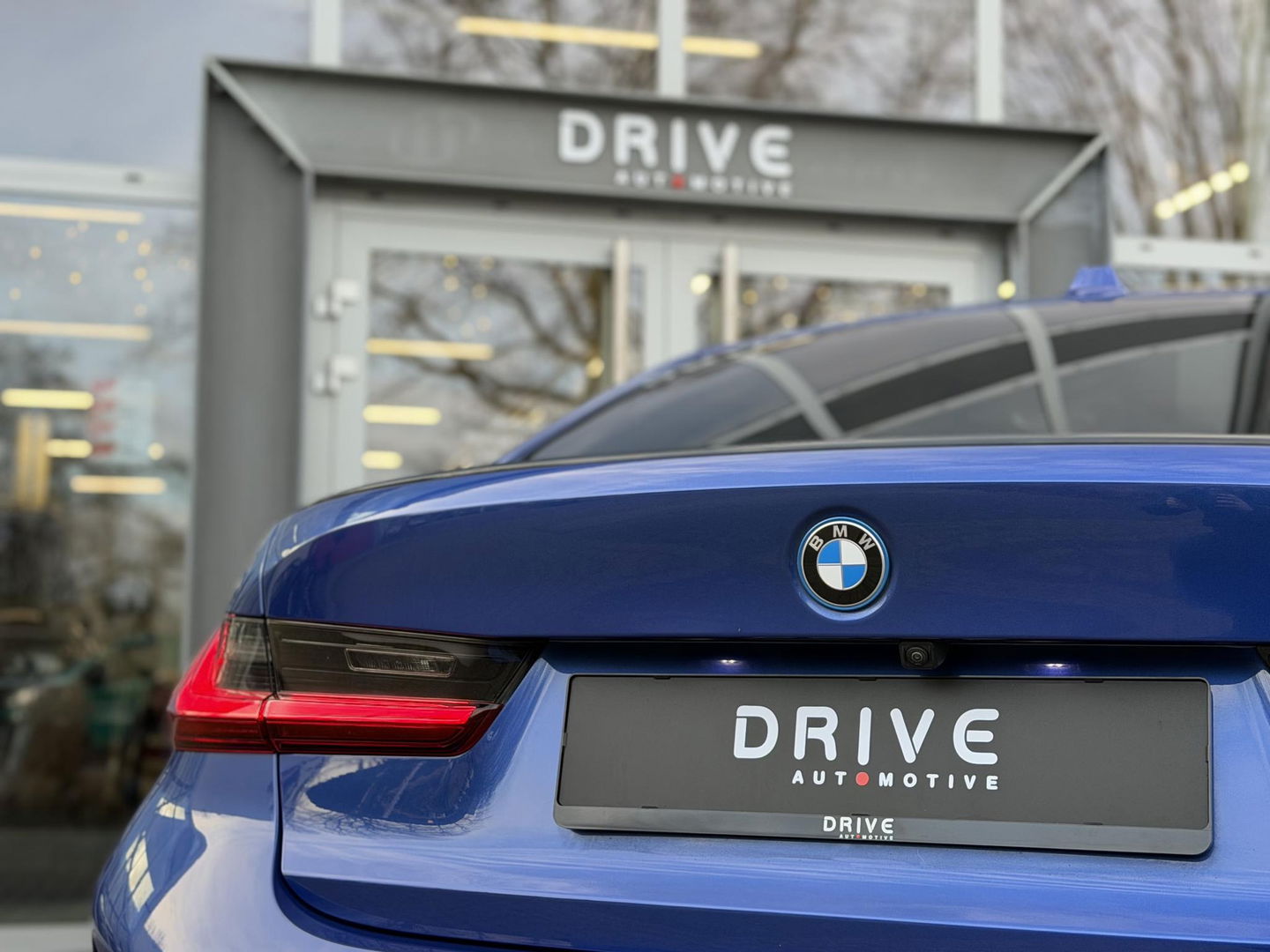 BMW 3-serie 320e High Ex. M-Sport Pro |M-Seats|Memory|Ad. M onderstel|19"|Cam|HiFi