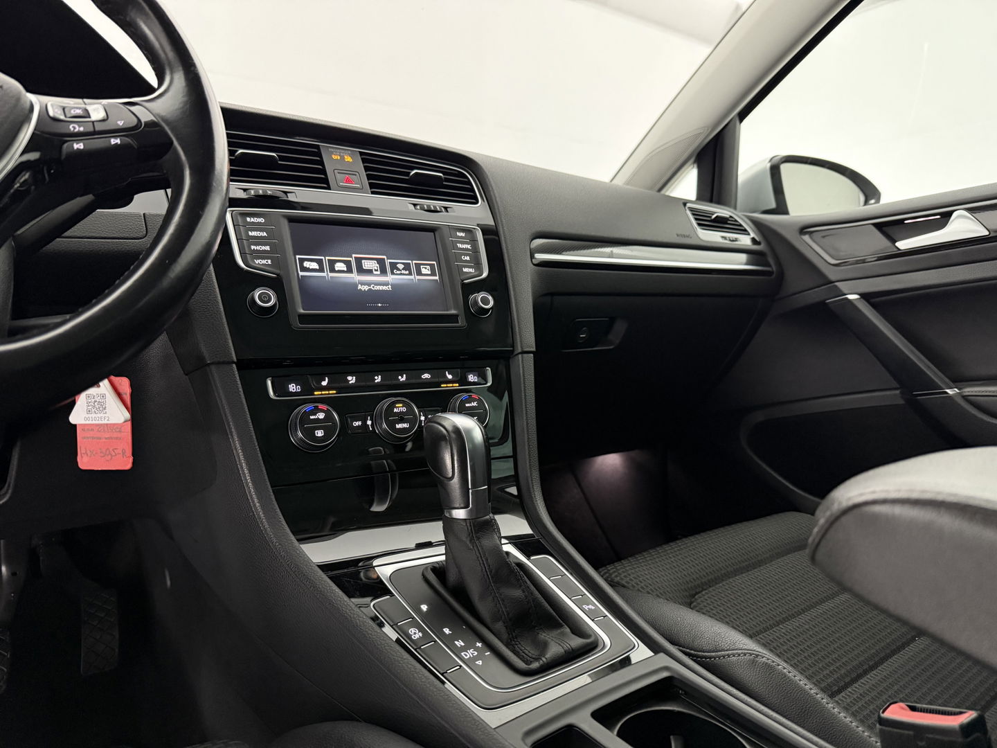 Volkswagen Golf 1.4 TSI R-Line | Camera | Cruise | Clima | Massage | Stoelverw. | Parkeersens. | NAP