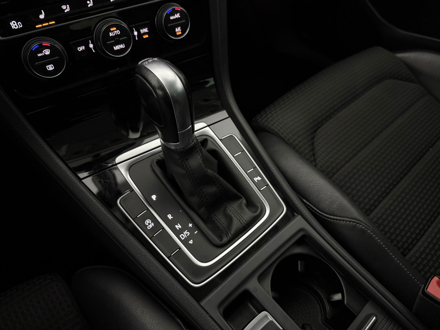 Volkswagen Golf 1.4 TSI R-Line | Camera | Cruise | Clima | Massage | Stoelverw. | Parkeersens. | NAP