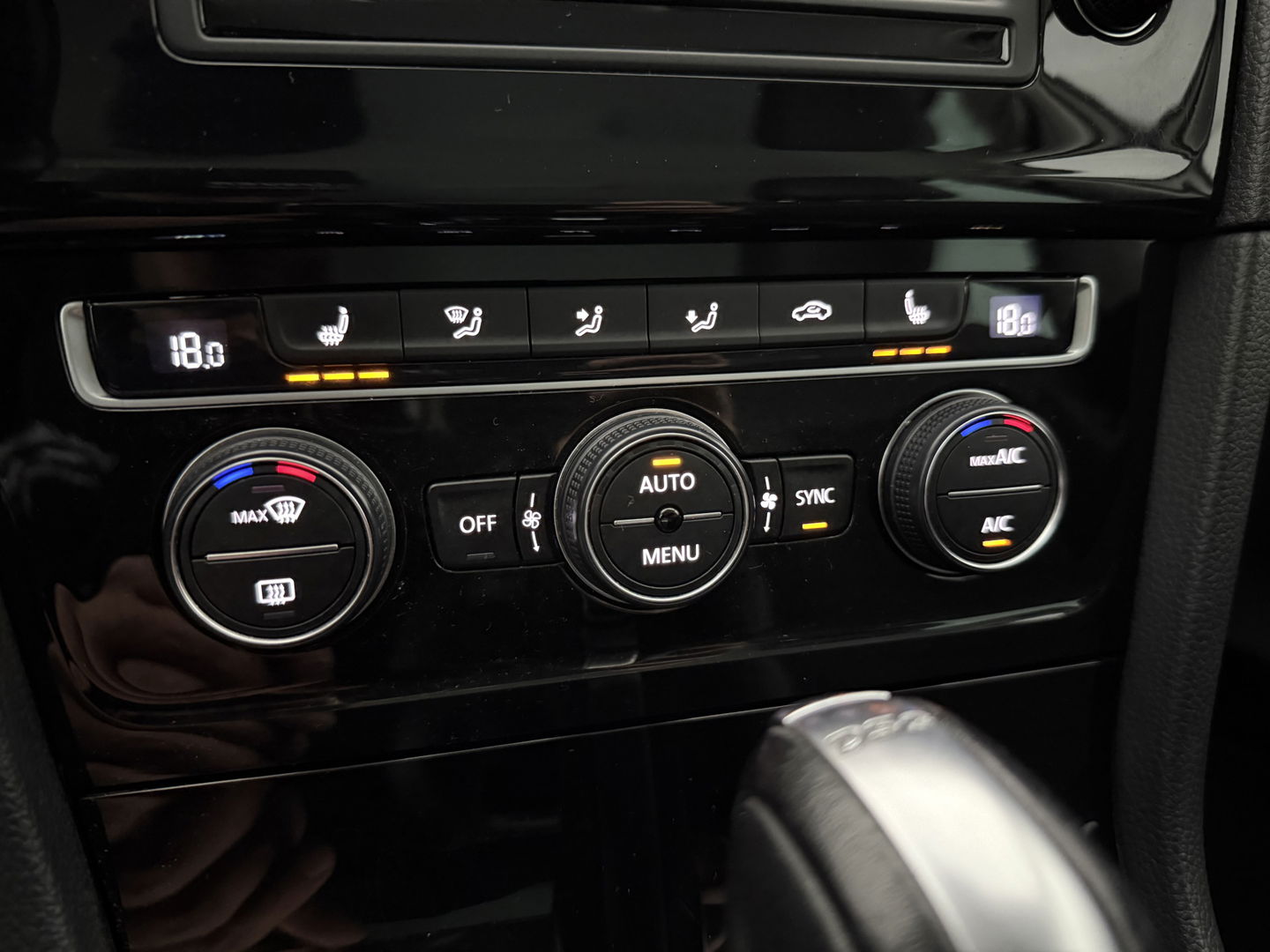 Volkswagen Golf 1.4 TSI R-Line | Camera | Cruise | Clima | Massage | Stoelverw. | Parkeersens. | NAP