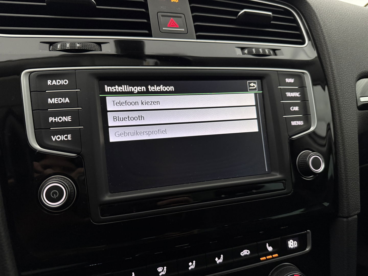 Volkswagen Golf 1.4 TSI R-Line | Camera | Cruise | Clima | Massage | Stoelverw. | Parkeersens. | NAP