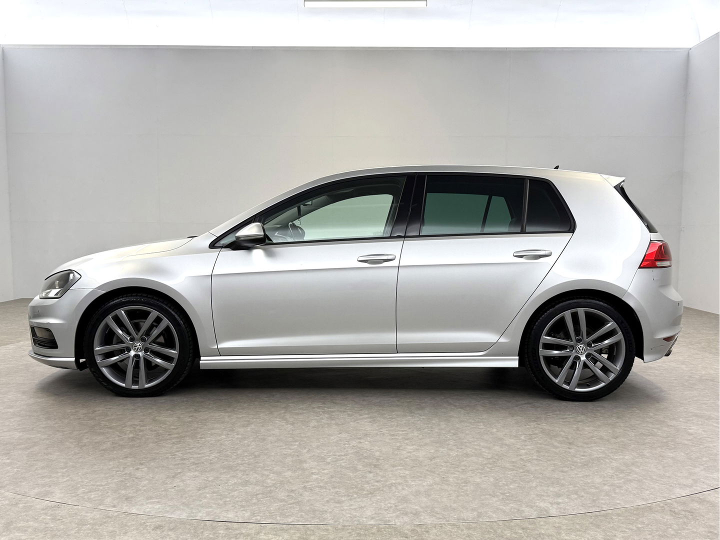 Volkswagen Golf 1.4 TSI R-Line | Camera | Cruise | Clima | Massage | Stoelverw. | Parkeersens. | NAP