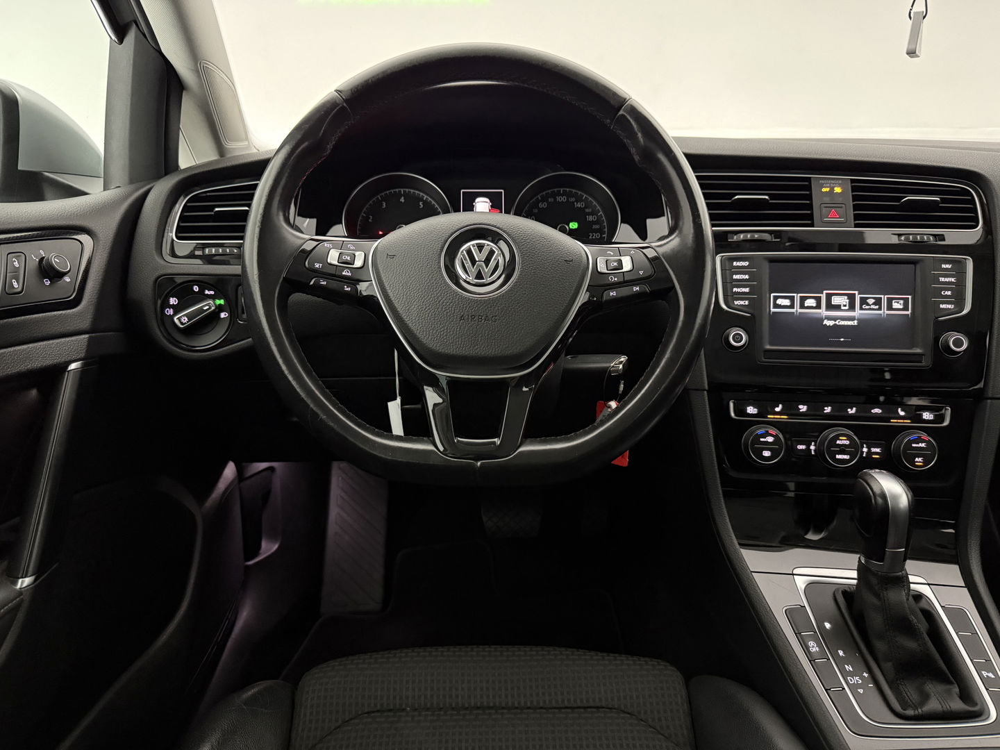 Volkswagen Golf 1.4 TSI R-Line | Camera | Cruise | Clima | Massage | Stoelverw. | Parkeersens. | NAP