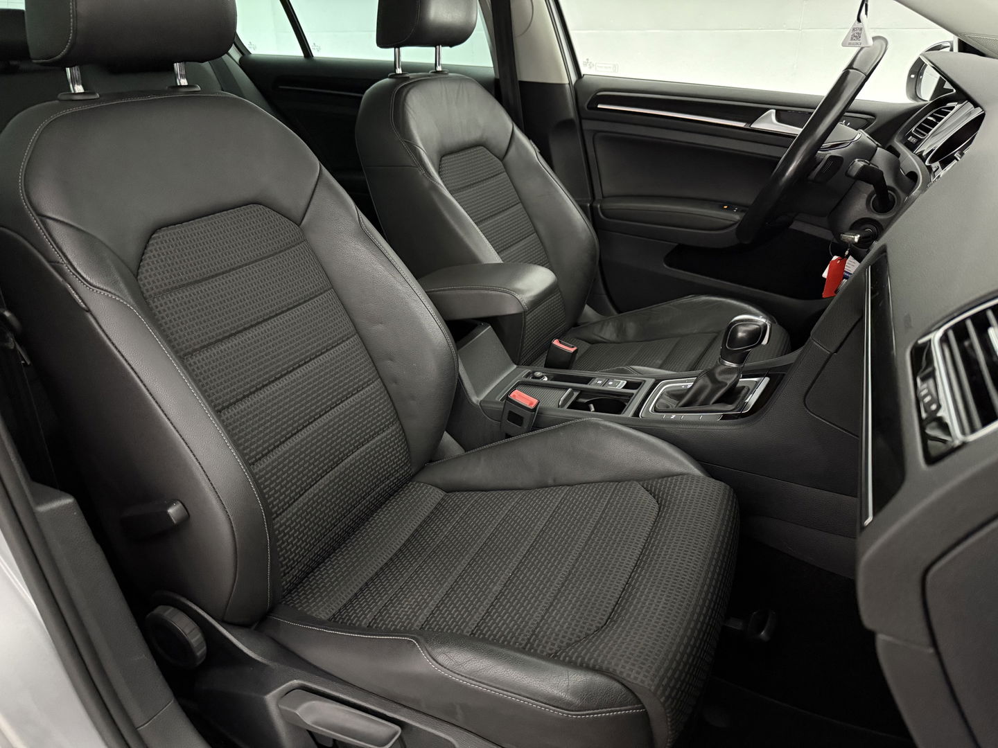 Volkswagen Golf 1.4 TSI R-Line | Camera | Cruise | Clima | Massage | Stoelverw. | Parkeersens. | NAP