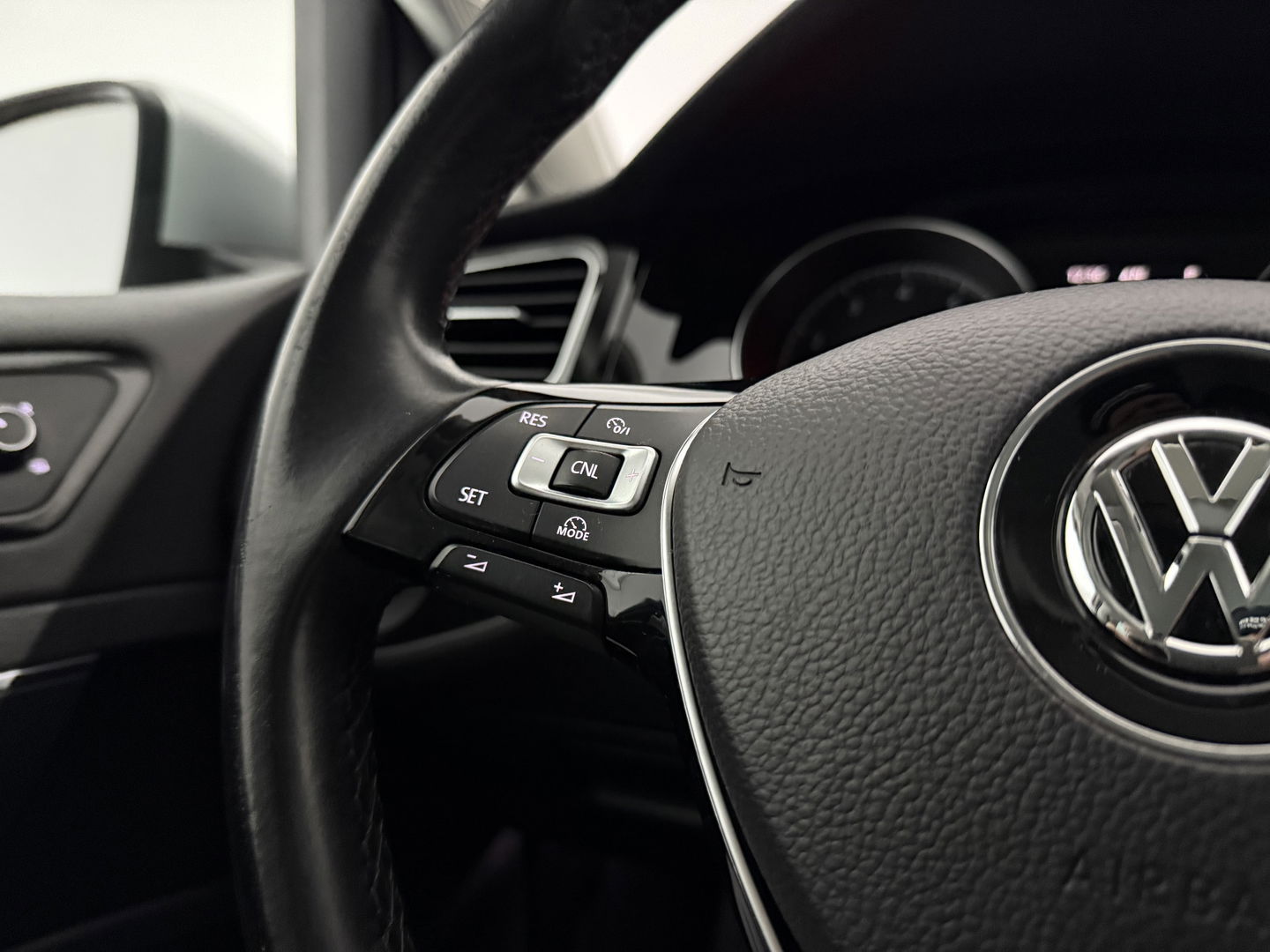 Volkswagen Golf 1.4 TSI R-Line | Camera | Cruise | Clima | Massage | Stoelverw. | Parkeersens. | NAP