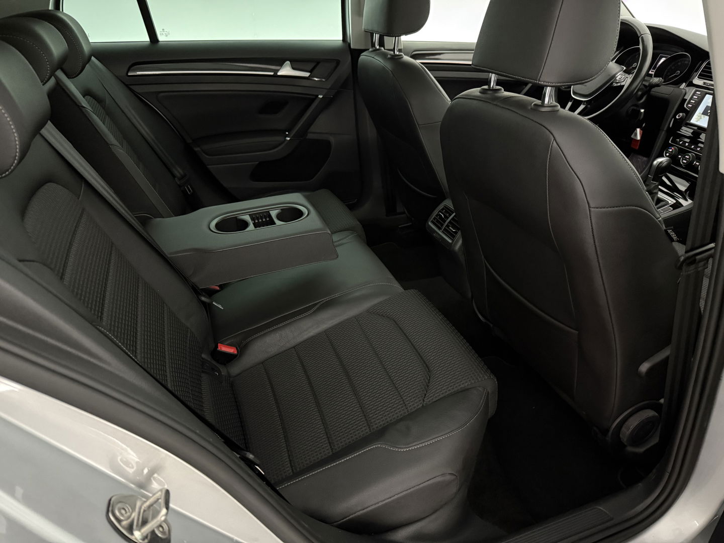 Volkswagen Golf 1.4 TSI R-Line | Camera | Cruise | Clima | Massage | Stoelverw. | Parkeersens. | NAP