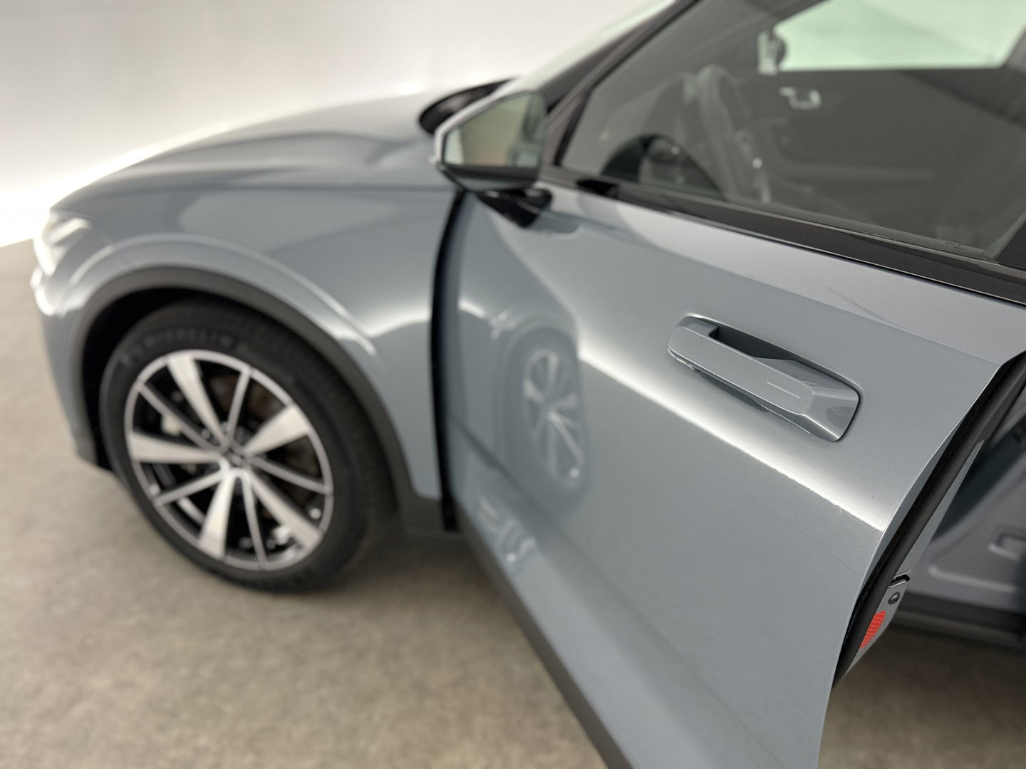 Polestar 2 Long Range Dual Motor 78kWh Launch Edition | SOH 93% | Snelladen | H/K | Pano | Virtual | Memory | Adap. Cruise | 360° Cam | Stoel/Stuur verw. | Trekh. | Keyless | Carplay