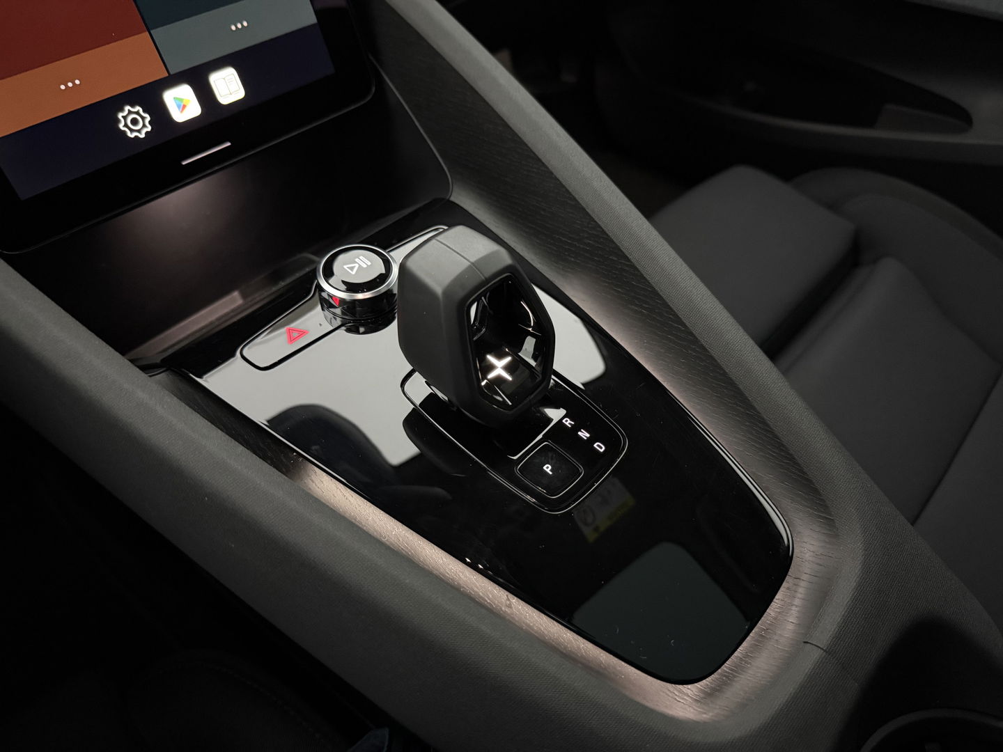 Polestar 2 Long Range Dual Motor 78kWh Launch Edition | SOH 93% | Snelladen | H/K | Pano | Virtual | Memory | Adap. Cruise | 360° Cam | Stoel/Stuur verw. | Trekh. | Keyless | Carplay