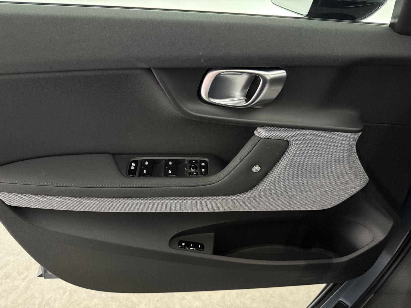 Polestar 2 Long Range Dual Motor 78kWh Launch Edition | SOH 93% | Snelladen | H/K | Pano | Virtual | Memory | Adap. Cruise | 360° Cam | Stoel/Stuur verw. | Trekh. | Keyless | Carplay