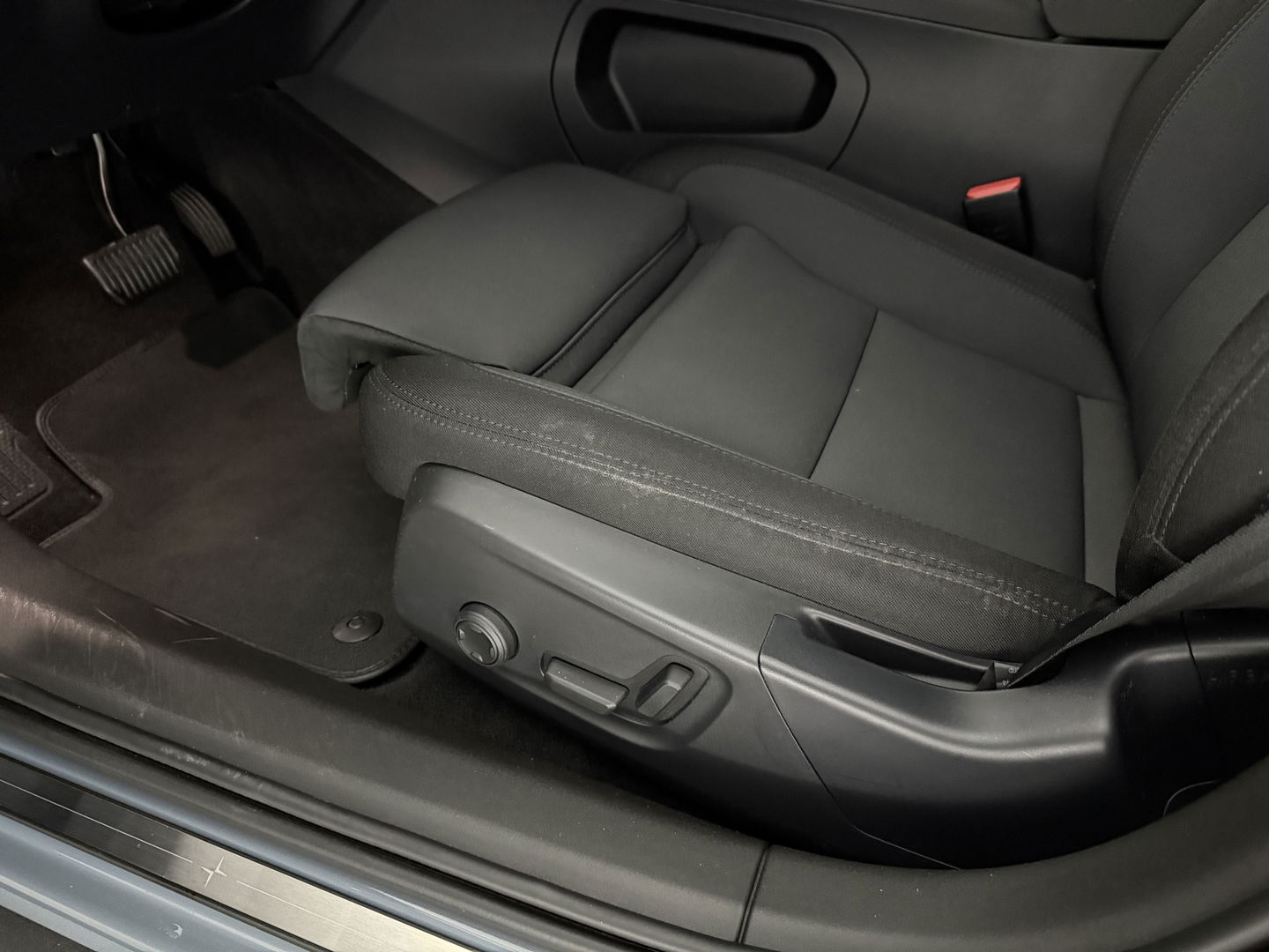 Polestar 2 Long Range Dual Motor 78kWh Launch Edition | SOH 93% | Snelladen | H/K | Pano | Virtual | Memory | Adap. Cruise | 360° Cam | Stoel/Stuur verw. | Trekh. | Keyless | Carplay