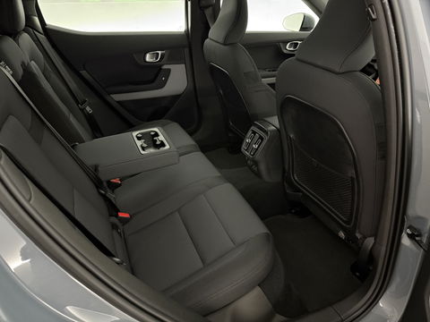 Polestar 2 Long Range Dual Motor 78kWh Launch Edition | SOH 93% | Snelladen | H/K | Pano | Virtual | Memory | Adap. Cruise | 360° Cam | Stoel/Stuur verw. | Trekh. | Keyless | Carplay