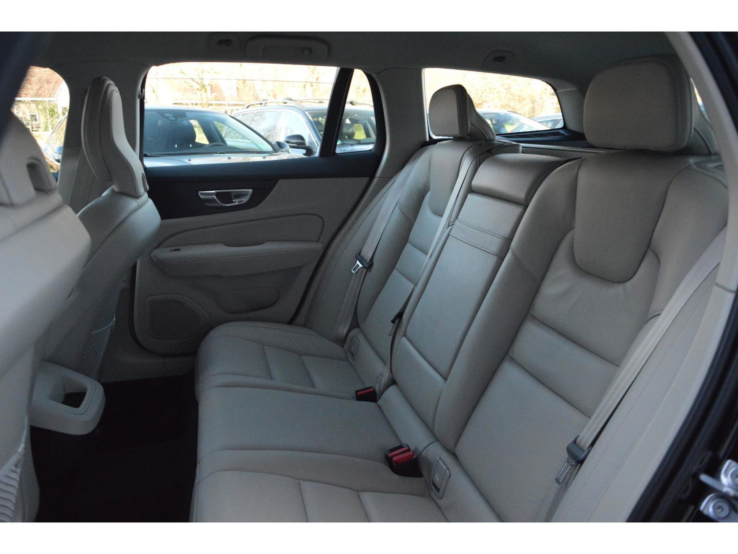 Volvo V60 Cross Country B5 AWD | Pilot-Assist | BLIS | Stoel + Stuur Verwarmd | Camera | Dealer onderhouden |