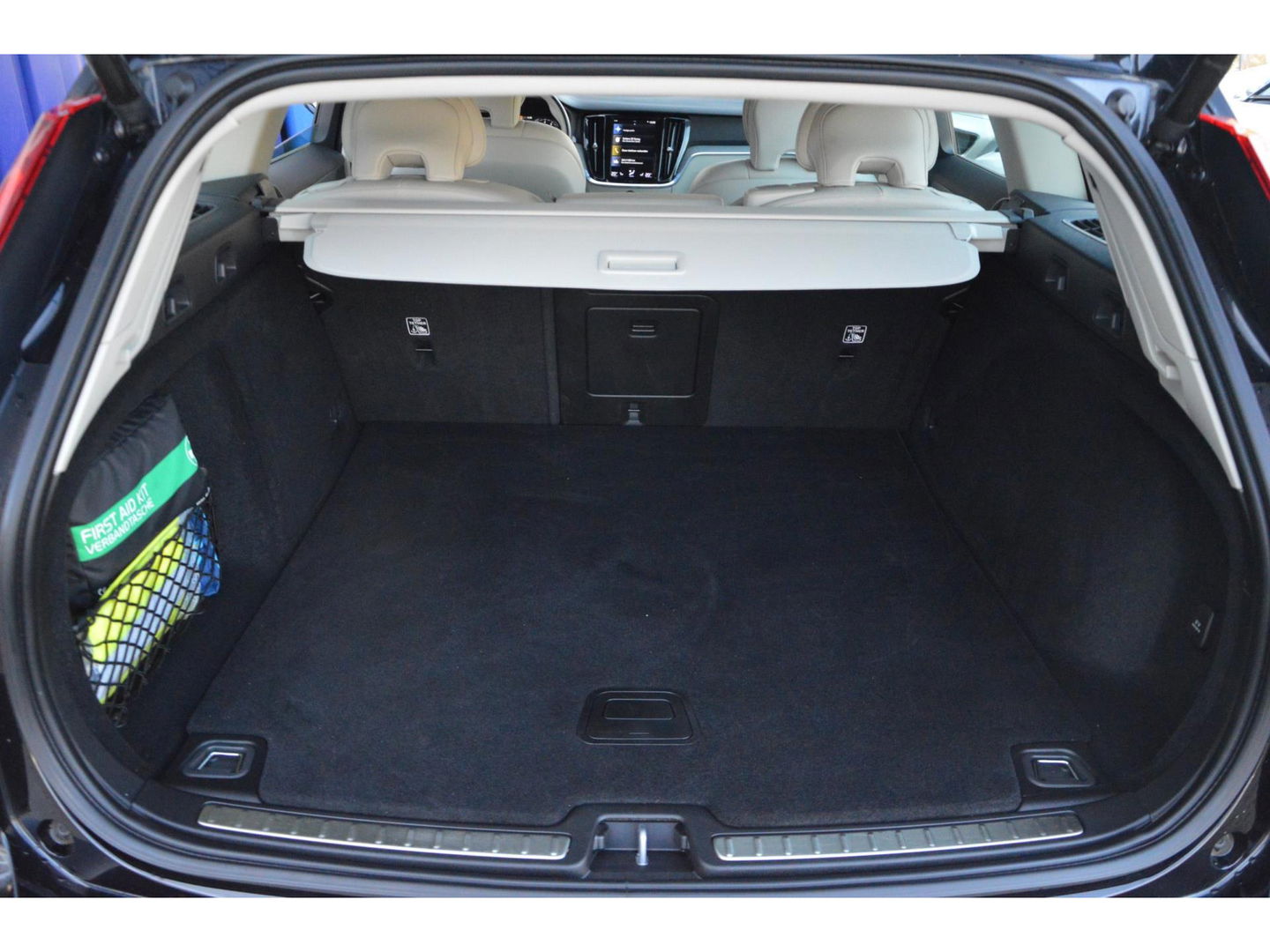 Volvo V60 Cross Country B5 AWD | Pilot-Assist | BLIS | Stoel + Stuur Verwarmd | Camera | Dealer onderhouden |