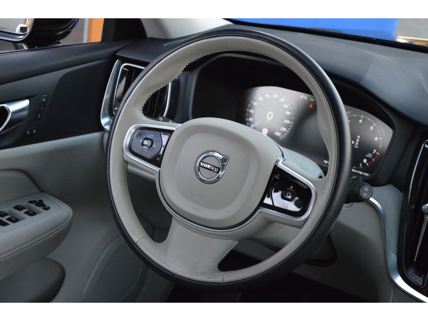 Volvo V60 Cross Country B5 AWD | Pilot-Assist | BLIS | Stoel + Stuur Verwarmd | Camera | Dealer onderhouden |