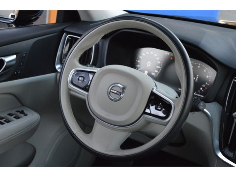 Volvo V60 Cross Country B5 AWD | Pilot-Assist | BLIS | Stoel + Stuur Verwarmd | Camera | Dealer onderhouden |