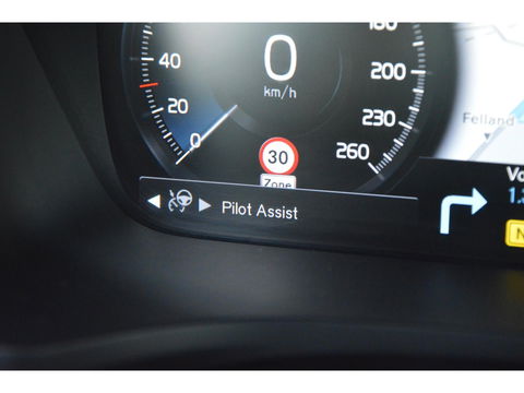 Volvo V60 Cross Country B5 AWD | Pilot-Assist | BLIS | Stoel + Stuur Verwarmd | Camera | Dealer onderhouden |