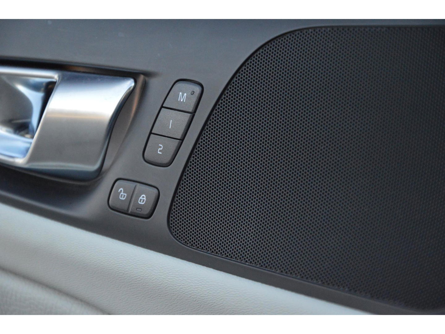 Volvo V60 Cross Country B5 AWD | Pilot-Assist | BLIS | Stoel + Stuur Verwarmd | Camera | Dealer onderhouden |