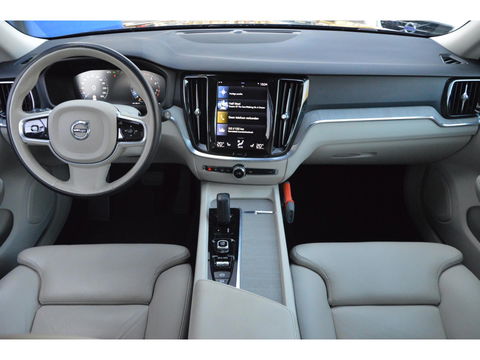Volvo V60 Cross Country B5 AWD | Pilot-Assist | BLIS | Stoel + Stuur Verwarmd | Camera | Dealer onderhouden |