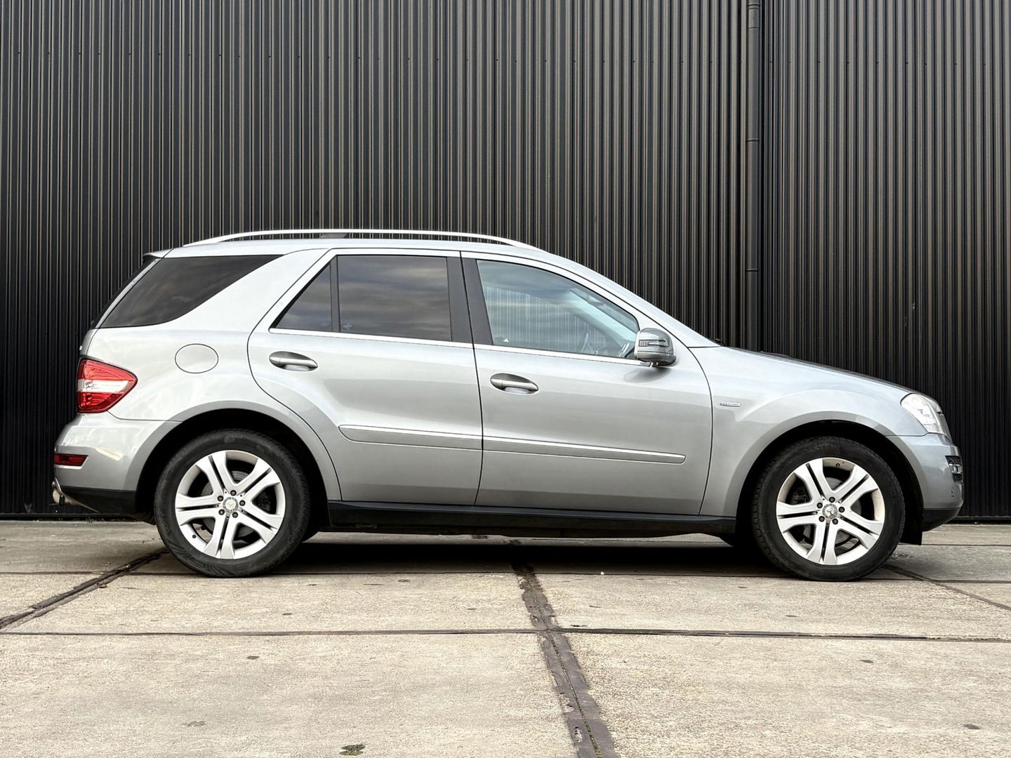 Mercedes-Benz M-Klasse ML 300 V6 205 PK AUT | 3500KG TREKHAAK | AIRMATIC LUCHTVERING | 4MATIC