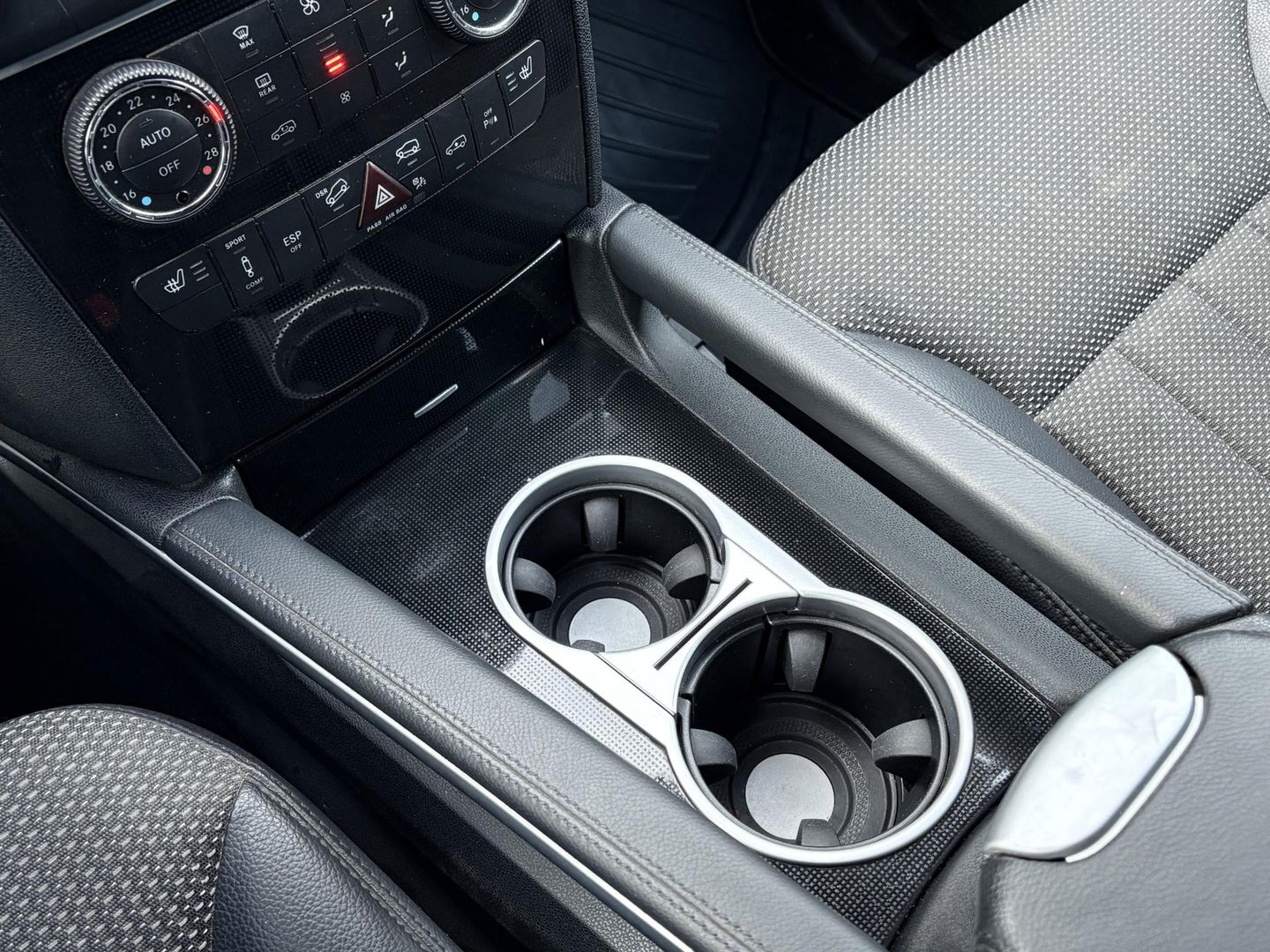 Mercedes-Benz M-Klasse ML 300 V6 205 PK AUT | 3500KG TREKHAAK | AIRMATIC LUCHTVERING | 4MATIC