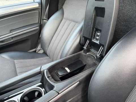 Mercedes-Benz M-Klasse ML 300 V6 205 PK AUT | 3500KG TREKHAAK | AIRMATIC LUCHTVERING | 4MATIC