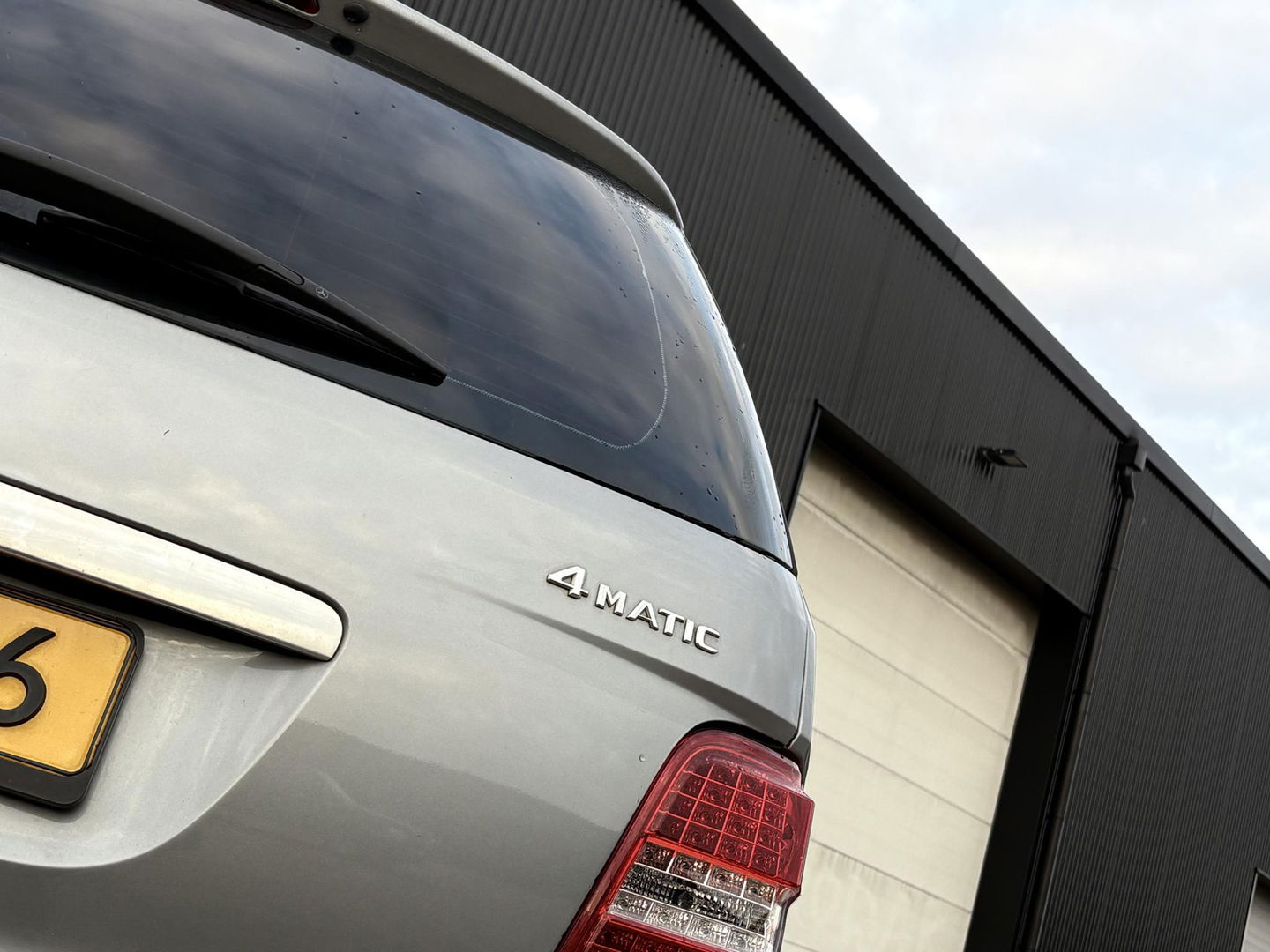 Mercedes-Benz M-Klasse ML 300 V6 205 PK AUT | 3500KG TREKHAAK | AIRMATIC LUCHTVERING | 4MATIC